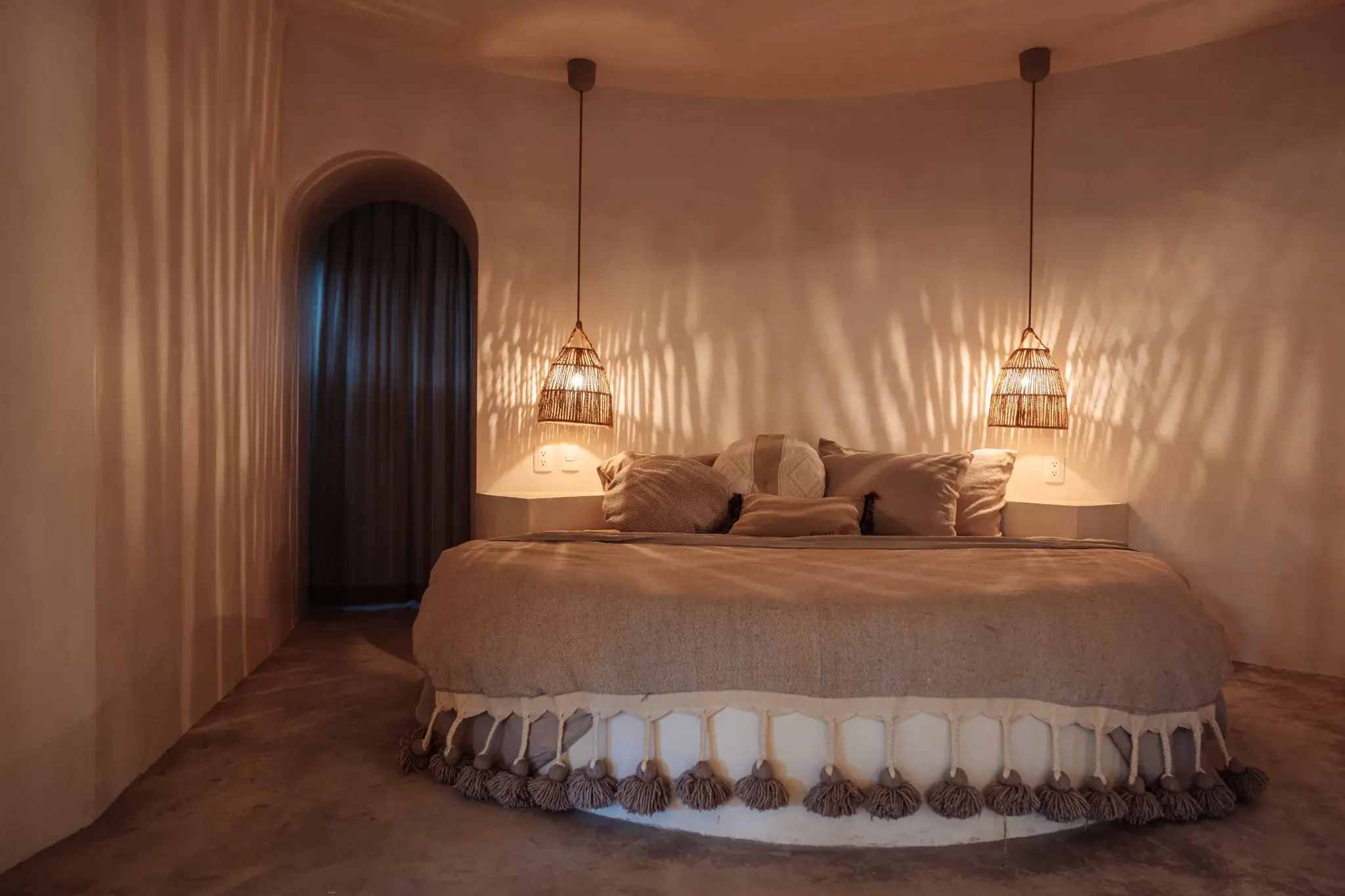 Onze Xpuha, Master Suite with custom round king bed