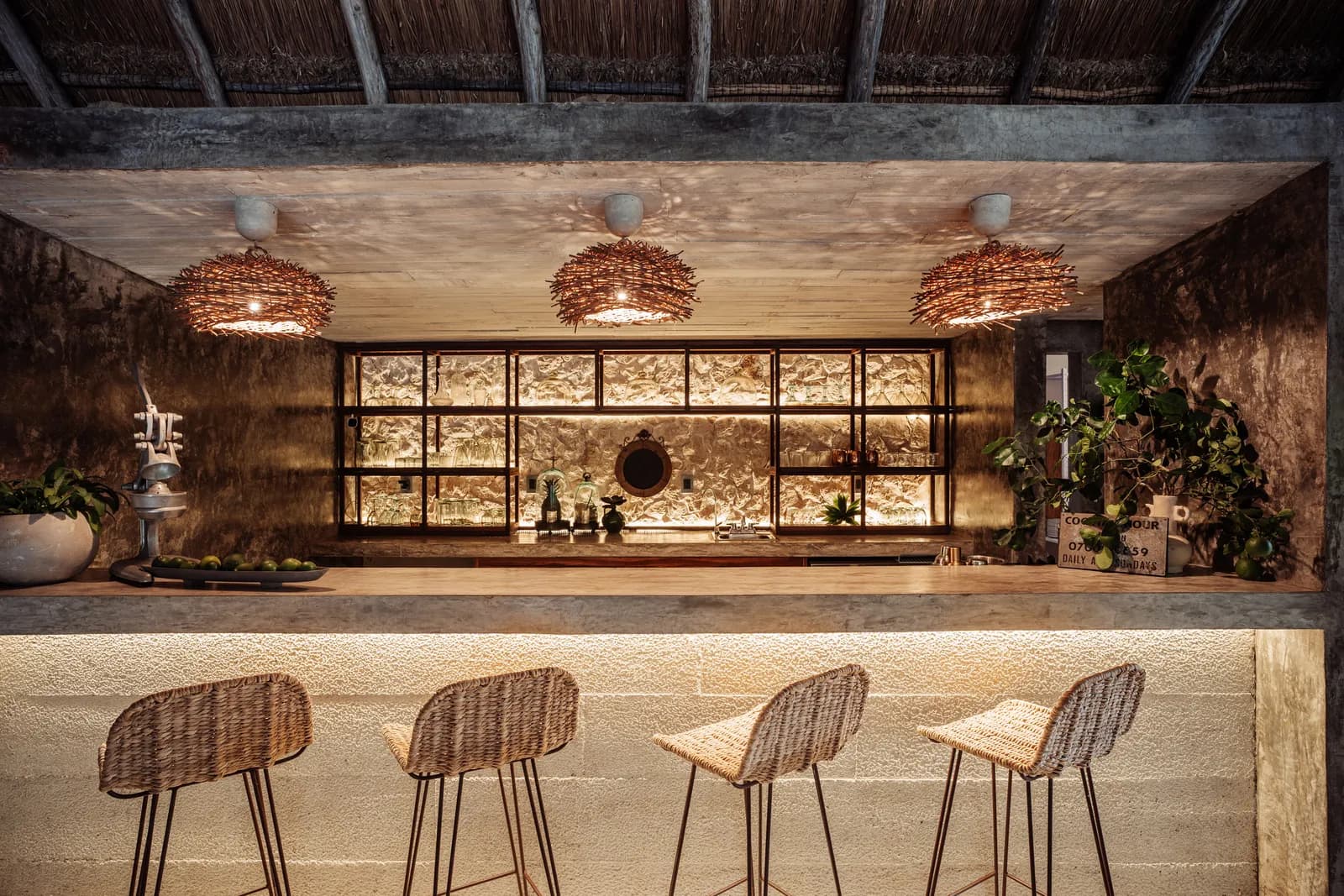 Onze Xpuha, garden bar counter with woven pendants