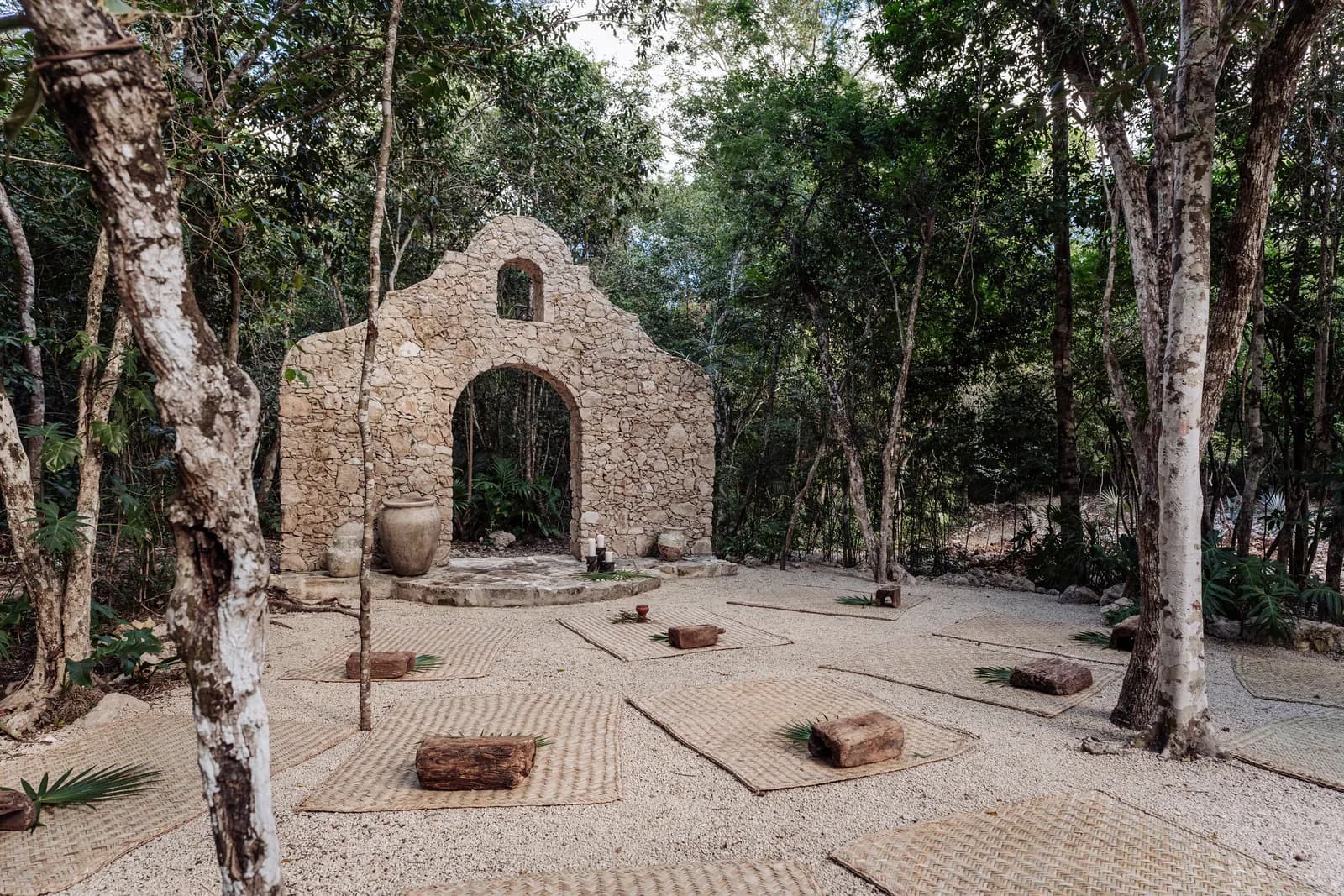 Onze Xpuha, open-air stone chapel arch in the jungle